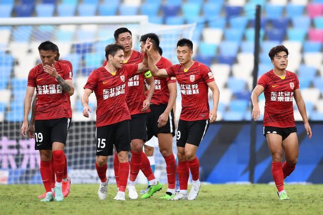 b体育-【中超】谭龙戴帽+助攻儒尼奥尔 亚泰4比1广州城